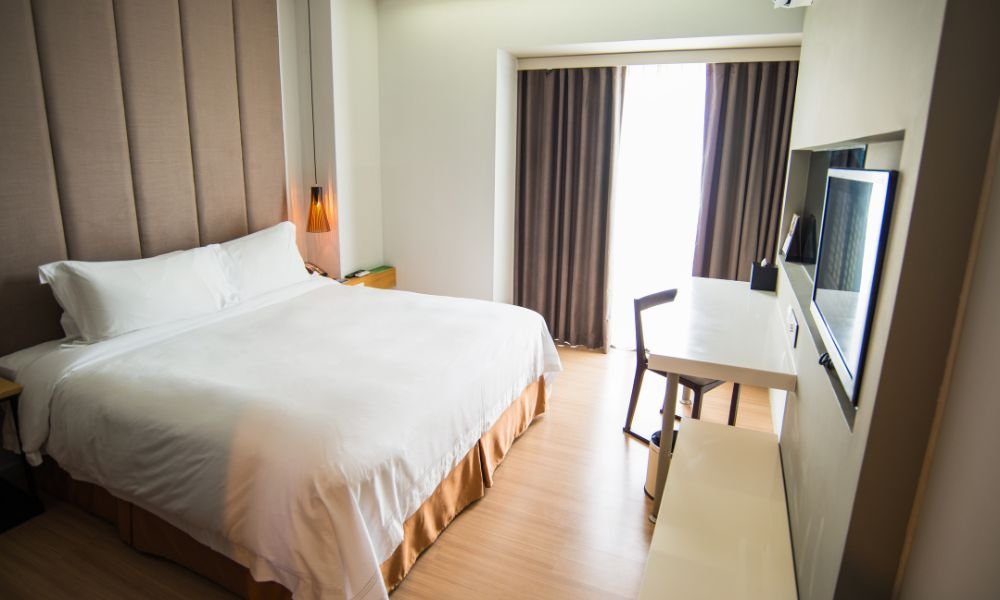 How to Furnish a Small Bedroom with a Double Bed